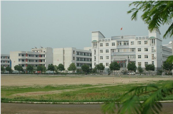 武汉市新洲区四中