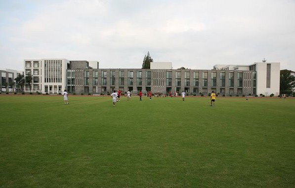 上海市嘉定区震川中学